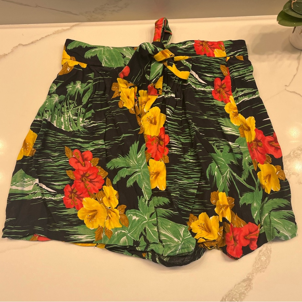 Zara tie waist floral shorts